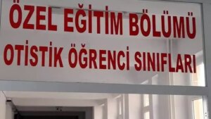 aksaraydaki-otizmli-cocuklarin-aileleri-konustu-mehmetcik-ilkogretim-okulunda-cocuklarimiz-AvMckXsw.jpg