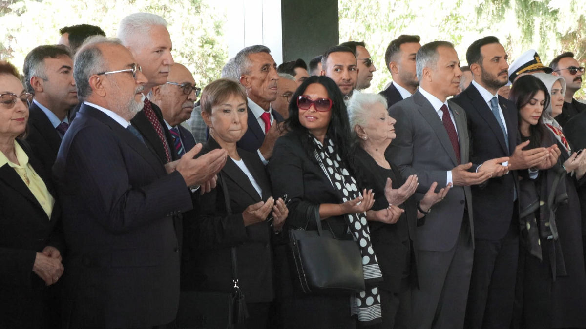 adnan-menderes-olumunun-64uncu-yildonumunde-mezari-basinda-anildi-DG62jVCr.jpg