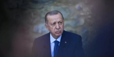 bu-pazar-secim-olsa-akp-oy-kaybini-durduramiyor-INdsUK71.jpg