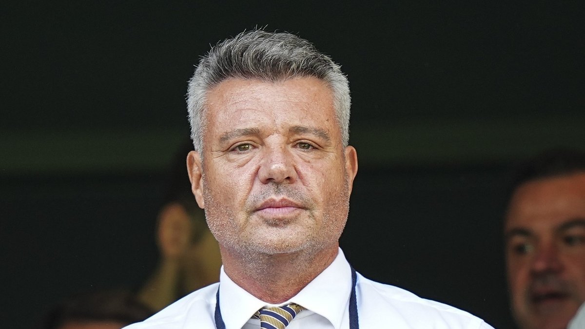 fenerbahce-baskani-sadettin-saran-mert-hakan-yandasin-oyu-MgmGh1Ja.jpeg