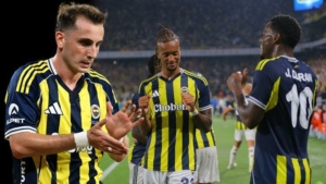 fenerbahce-statuye-takildi-7-futbolcu-yok-HQn3gnTd.jpg