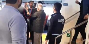 izmirde-baltayla-vapura-binen-saldirgan-panik-yaratti-istanbula-gideceksiniz-tWgSeLqg.jpg