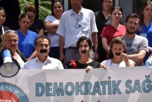 izmirde-sihhat-calisanlarina-siddete-meslektaslarindan-reaksiyon-vjiVFTrD.jpg