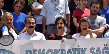 izmirde-sihhat-calisanlarina-siddete-meslektaslarindan-reaksiyon-vjiVFTrD.jpg