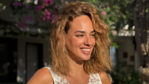jennifer-lopezle-fotograf-cektirmek-icin-1-milyon-tl-odedigi-iddia-edilmisti-seda-bakandan-aciklama-5cxlYBw8.jpg