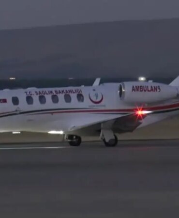 kibrista-kalca-kemigi-kirilan-genc-kiz-ucak-ambulansla-gaziantepe-getirildi-IET8eDtw.jpg