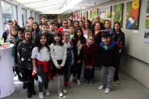 ortaokul-ogrencileri-kanser-hastasi-akranlarina-umut-oldu-JTjvEMzQ.jpg