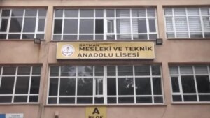 pak-etraf-pak-su-liselilerden-su-tasarrufu-saglayan-lavabo-sistemi-FJZpv9K2.jpg