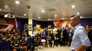 sadettin-saran-futbolcularla-bir-araya-geldi-sizler-tarihe-gececeksiniz-9hkujYu9.jpg