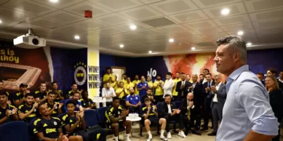 Sadettin Saran futbolcularla bir araya geldi: Sizler tarihe geçeceksiniz!