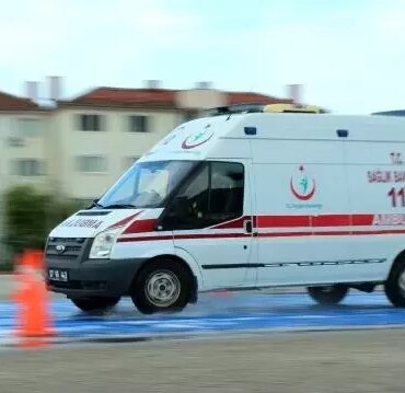 sihhat-calisanina-ambulans-surus-teknikleri-egitimi-KYKa5ZWy.jpg