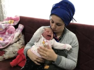 40-gunluk-bebeklerinin-tedavisi-icin-yardim-istiyorlar-EdHy7dja.jpg