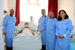 beude-birinci-defa-karaciger-nakli-yapildi-4zBHkEGm.jpg