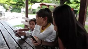 cocuga-k-fi-ki-sussun-diye-bilgisayar-tablet-vermeyin-psikolog-derya-inekci-en-Cg6rKsX9.jpg