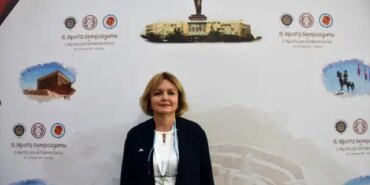 el-ve-ayak-buyumesinin-sebebi-akromegali-hastaligi-olabilir-Z2s8d9Mf.jpg