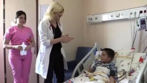 kucuk-ezel-babasinin-dikkatiyle-sihhatine-kavustu-t76CGgEZ.jpg