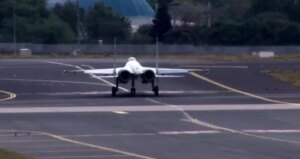 rus-ucagi-su-35-ve-rus-yangin-sondurme-ucagi-be-200-istanbul-semalarinda-uctu-46Kx9Cy6.jpg