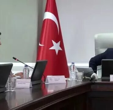 saglik-bakani-koca-tbmm-arastirma-komitesi-uyeleri-ile-bir-ortaya-geldi-qOvOxYtT.jpg