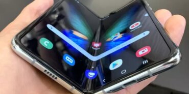 samsung-birinci-katlanabilir-ekranli-akilli-telefonu-galaxy-foldu-piyasaya-surdu-dkH94XlS.jpg