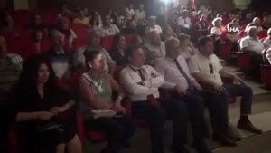 sihhat-calisanlari-alzheimer-farkindaligi-icin-hem-yazdi-hem-oynadi-nYErggbC.jpg