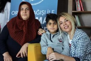 yesim-ceren-bozoglu-organlarini-bagisladi-nakil-olan-hastalar-ile-bir-ortaya-geldi-lxQFS1n1.jpg