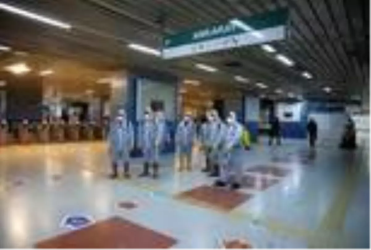 baskentte-metro-ve-ankaray-istasyonlarinda-koronavirus-pakligi-yapildi-aJH6ewhg.jpg